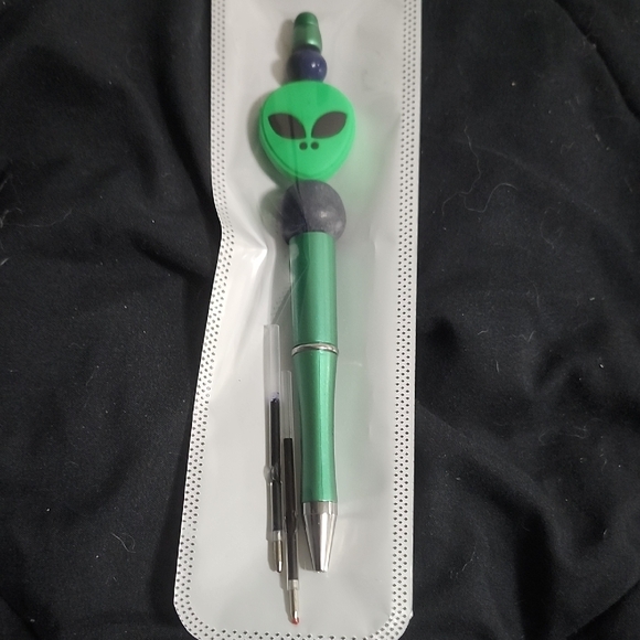 Handcrafted Green Alien Pen with Refills - Picture 4 of 4